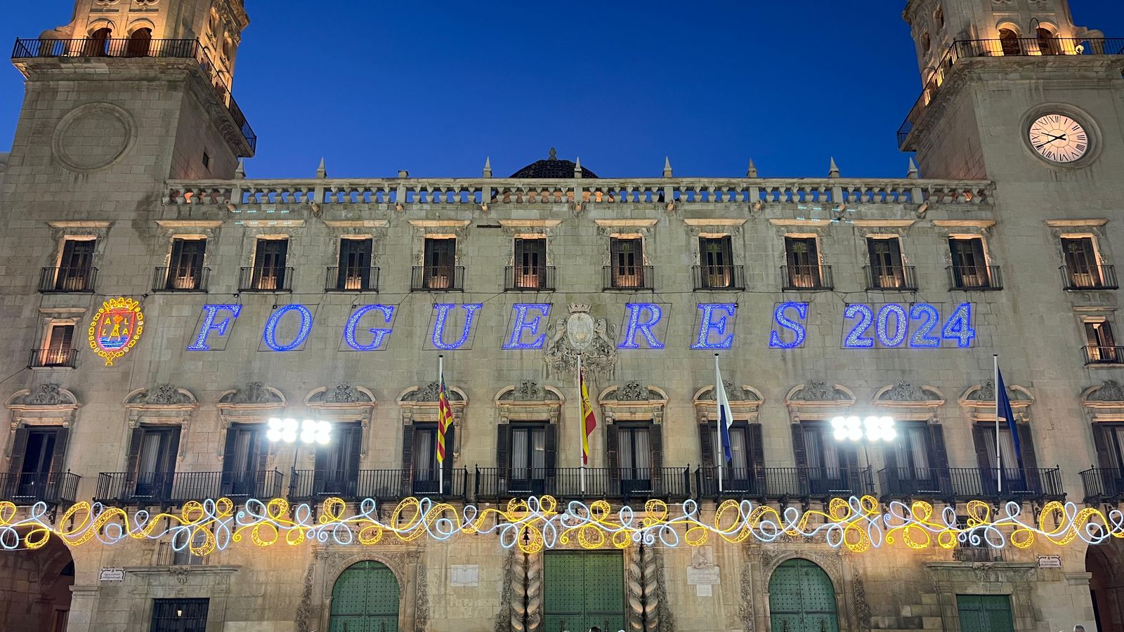 Enlluernat de la plaça de l'Ajuntament d'Alacant