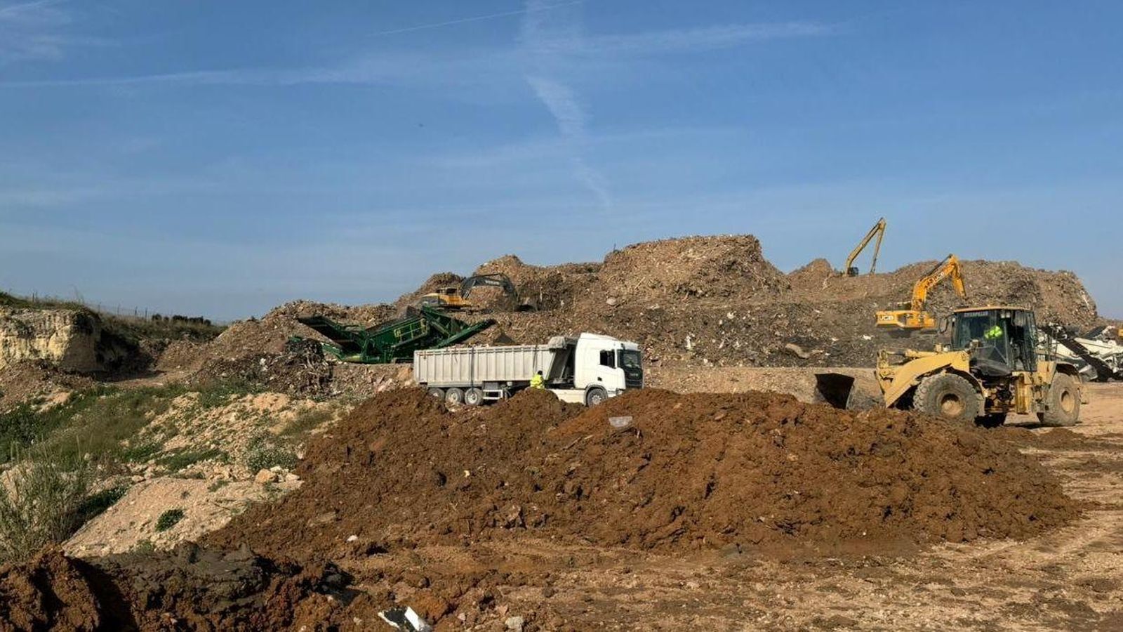 La campa de Picassent durant els treballs de gestió dels residus