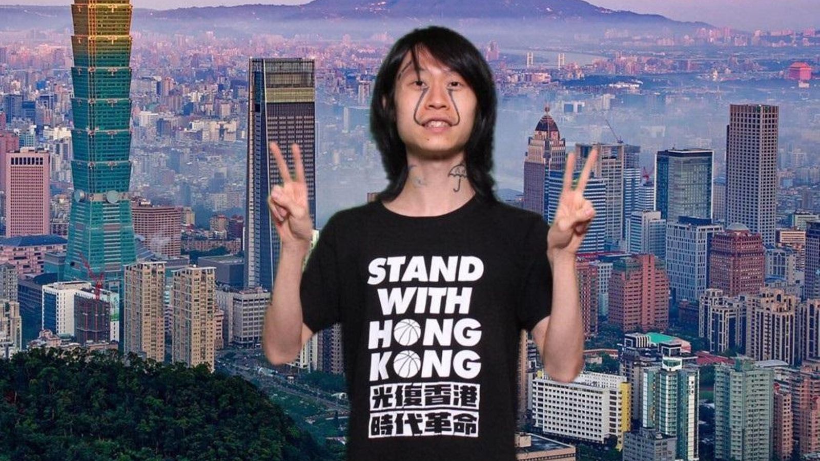 Chu Kai-pong va ser detingut per portar una samarreta amb la llegenda “Alliberen a Hong Kong; la revolució dels nostres temps”