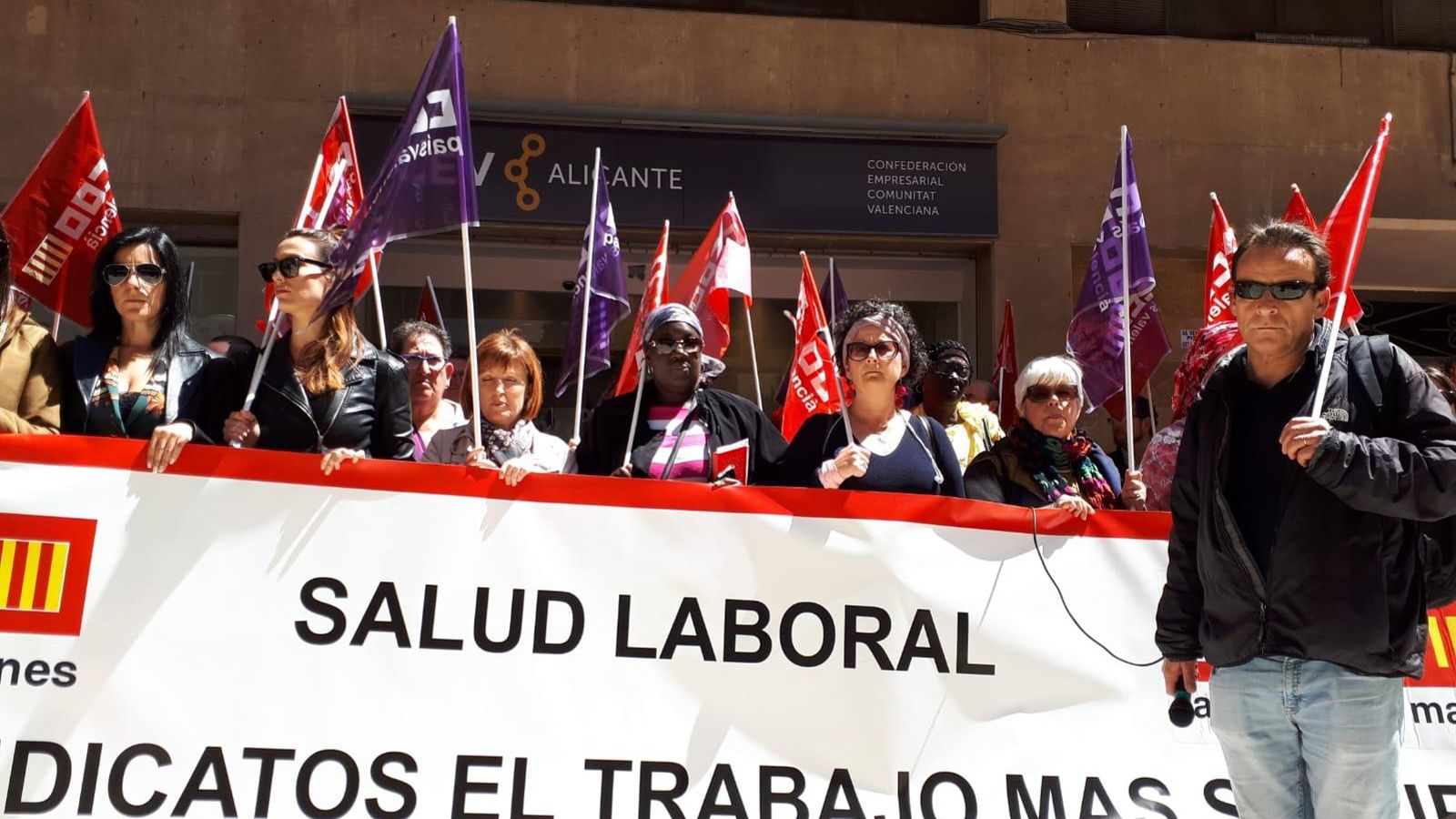 CCOO protesta per a erradicar les desenes de morts per accidents laborals a la Comunitat Valenciana CCOO protesta per a erradicar les desenes de morts per accidents laborals a la Comunitat Valenciana