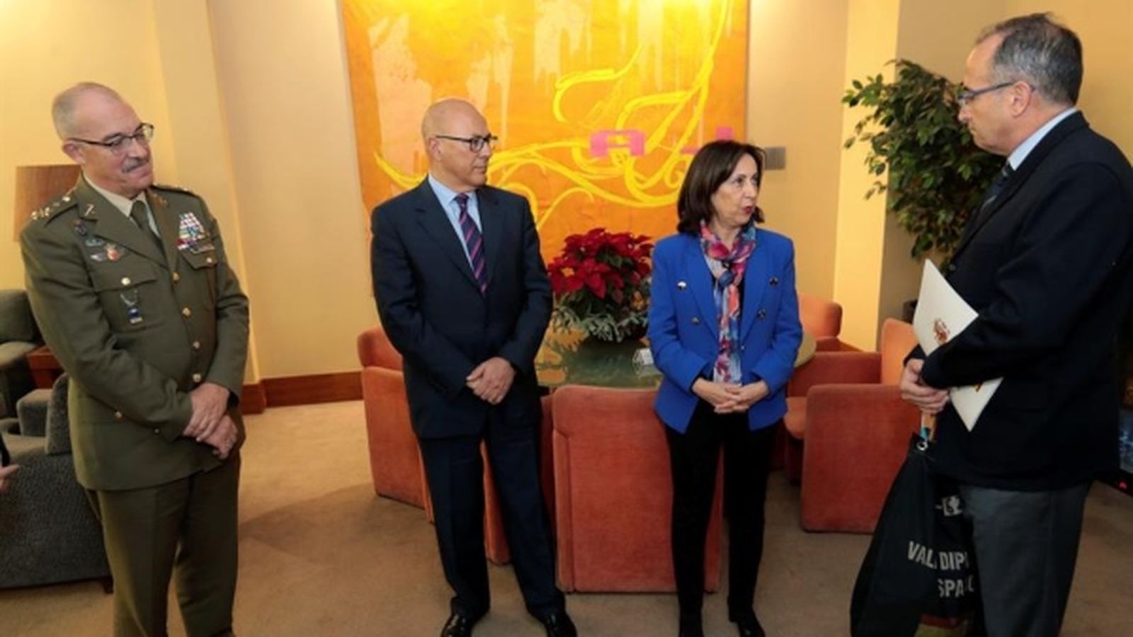 La ministra de Defensa rep les restes