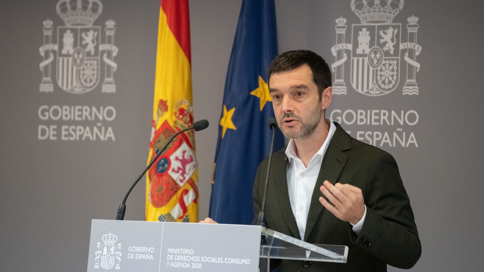 El ministre de Drets Socials, Consum i Agenda 2030, Pablo Bustinduy, en una compareixença