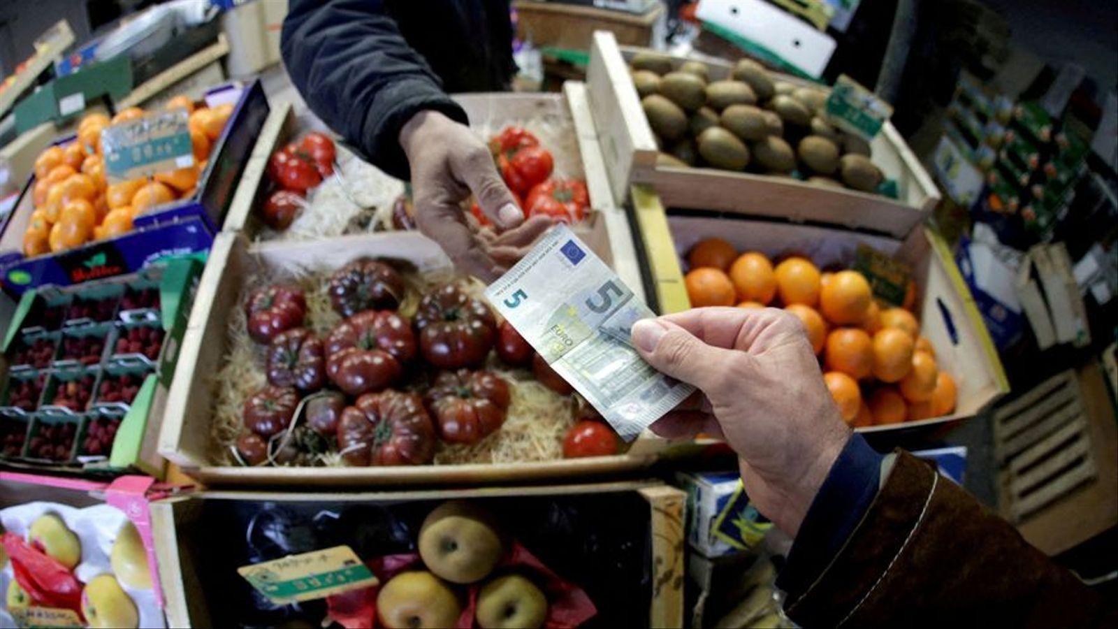 matge d'arxiu d'una transacció econòmica a un mercat / Eric Gaillard (Reuters)