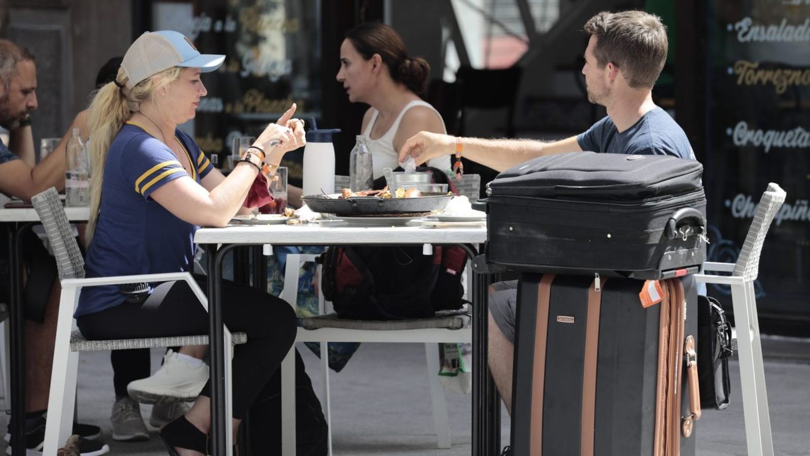 Turistes en una terrassa de València