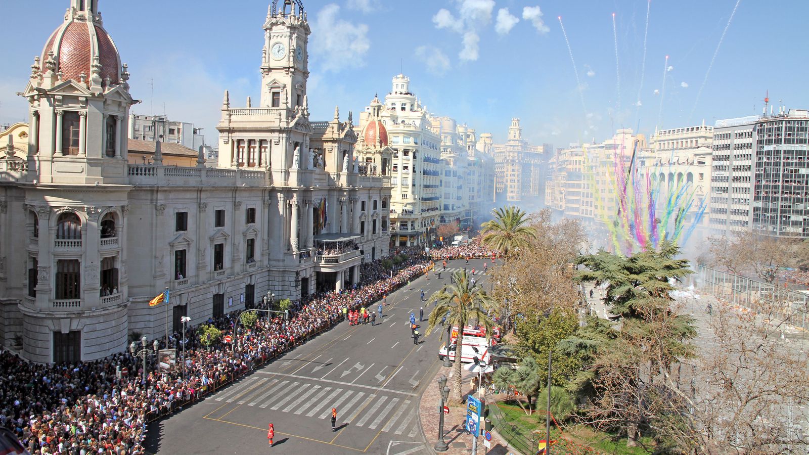 Entre els consell que recull la guia està el de facilitar accesos per a les persones en discapacitat en els actes del calendari faller