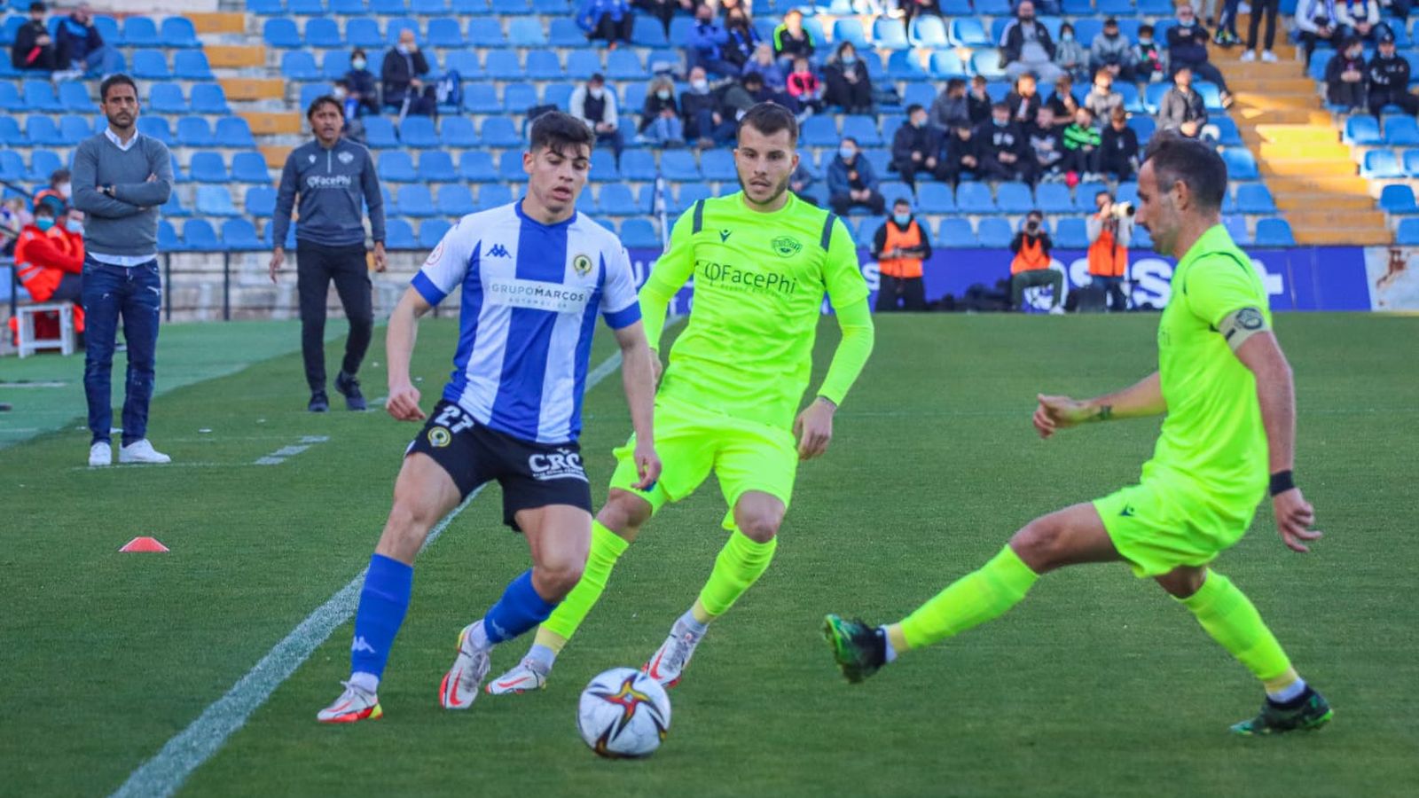Acció del derbi de la ciutat d'Alacant a l'estadi Rico Pérez