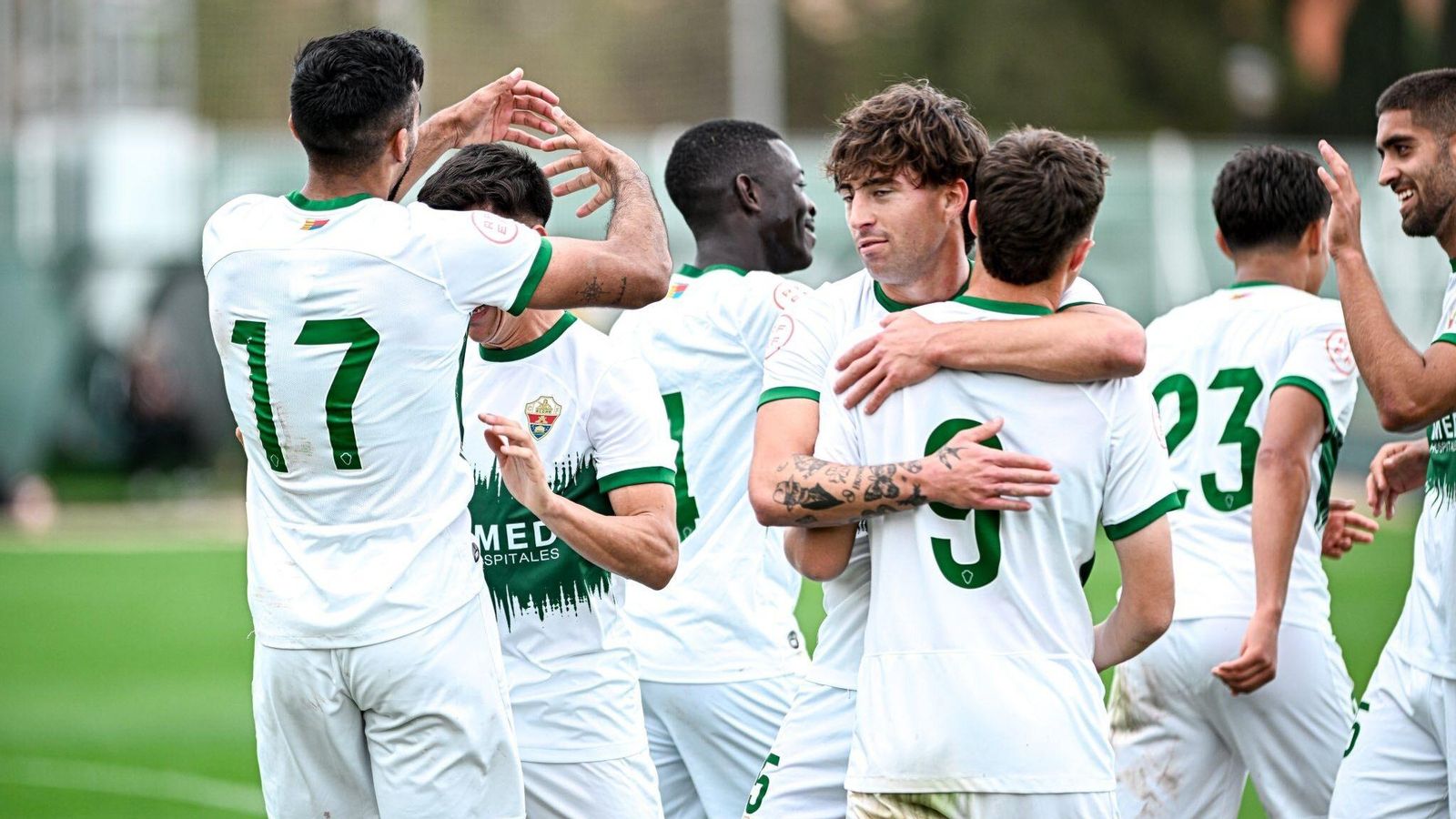 Els jugadors de l'Il·licità celebren un gol