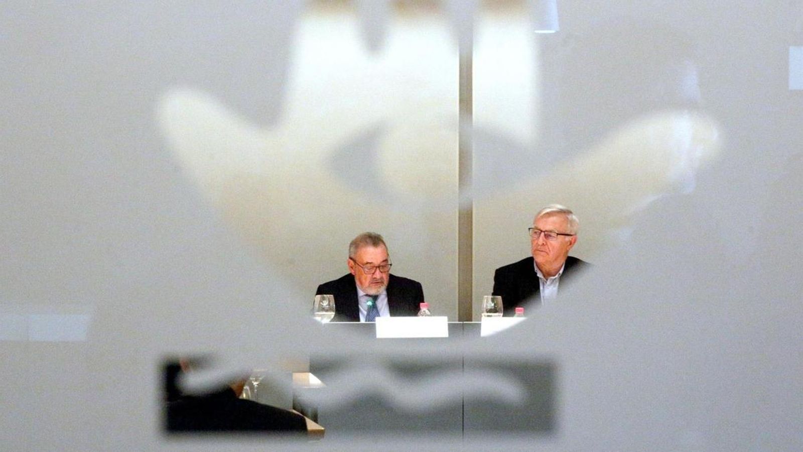 L'exdirector de Fira València, José Vicente González, i Joan Ribó en la reunió del patronat aquest dimecres