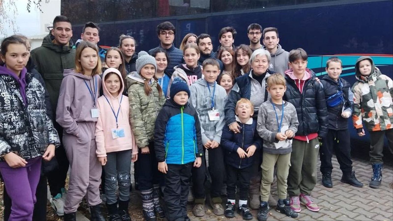 Un grup de xiquets ucraïnesos a la Comunitat Valenciana, en una imatge d'arxiu / Facebook: @fundacionjuntosporlavida