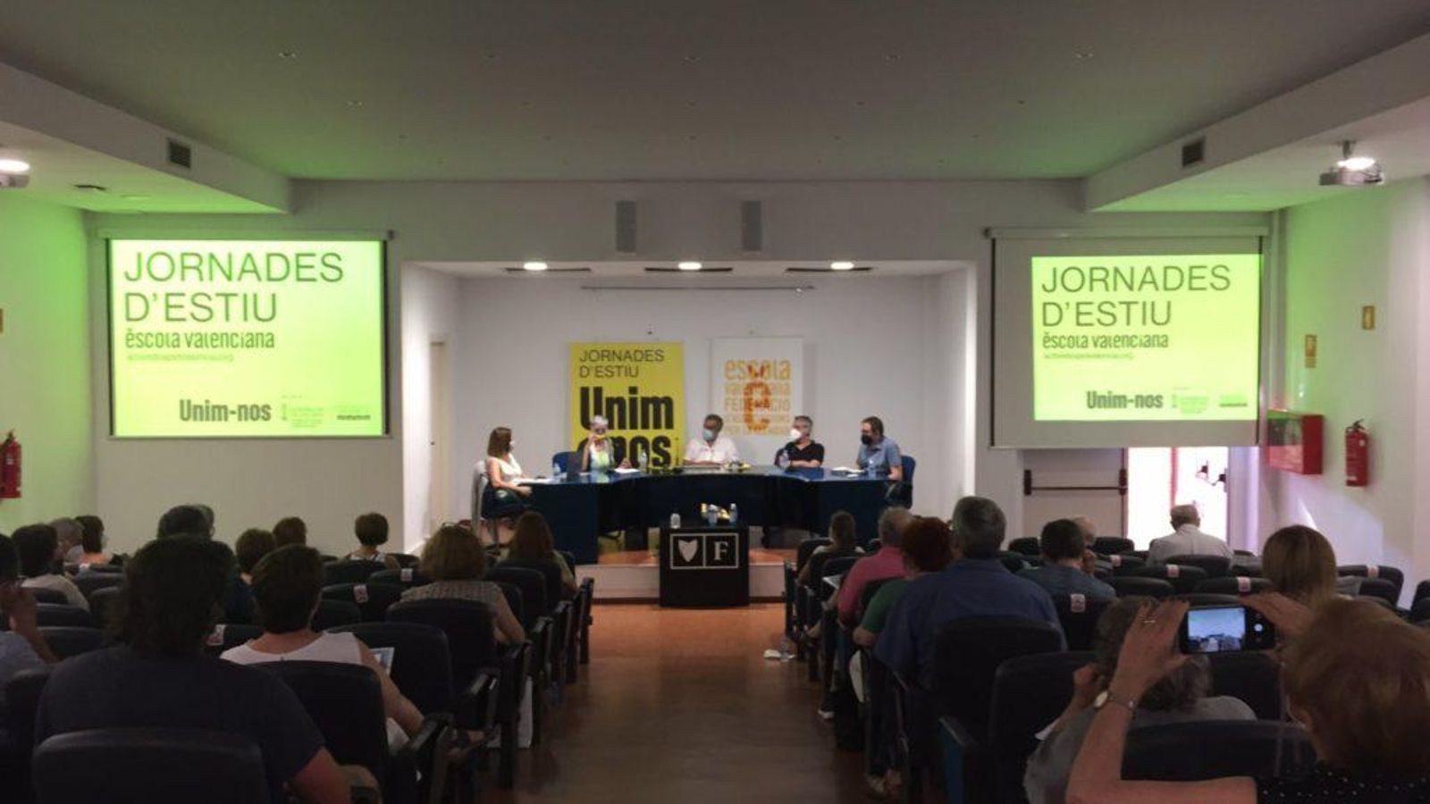 Una jornada d'Escola Valenciana, en arxiu