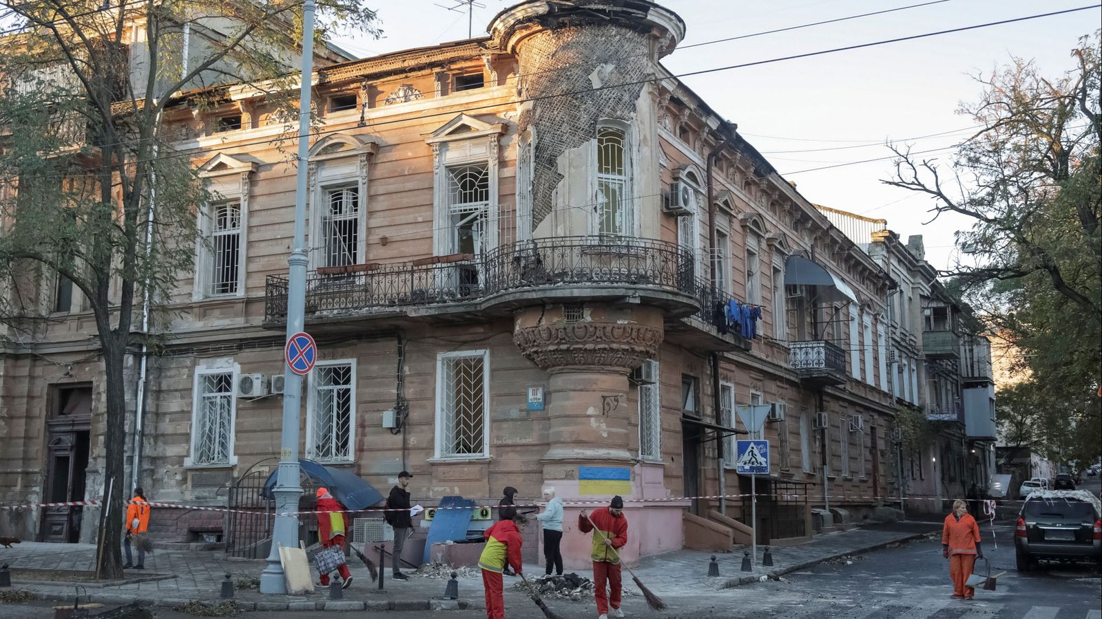 Edifici afectat pels bombrdejos russos a Odessa la passada nit