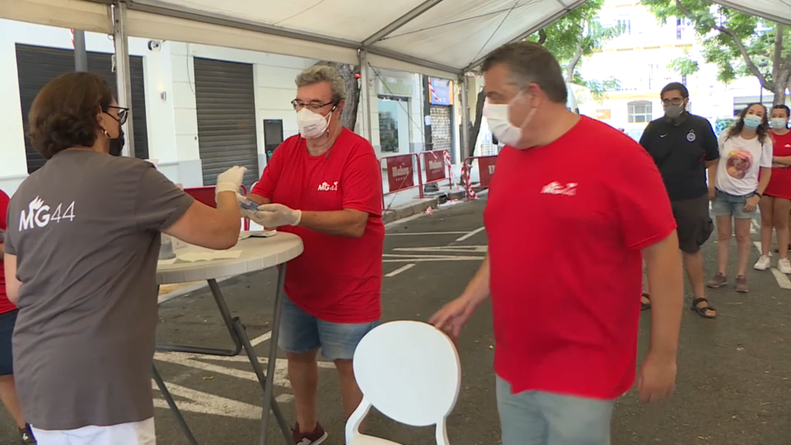 La falla Mestre Gozalbo-Comte Altea fa tests d'antígens als membres de la comissió i als músics