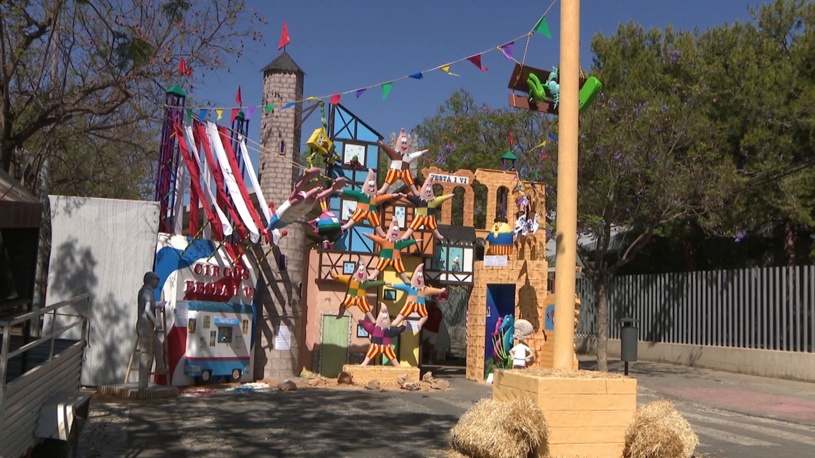Les portalades i els ninots també es cremen a les Fogueres d'Alacant
