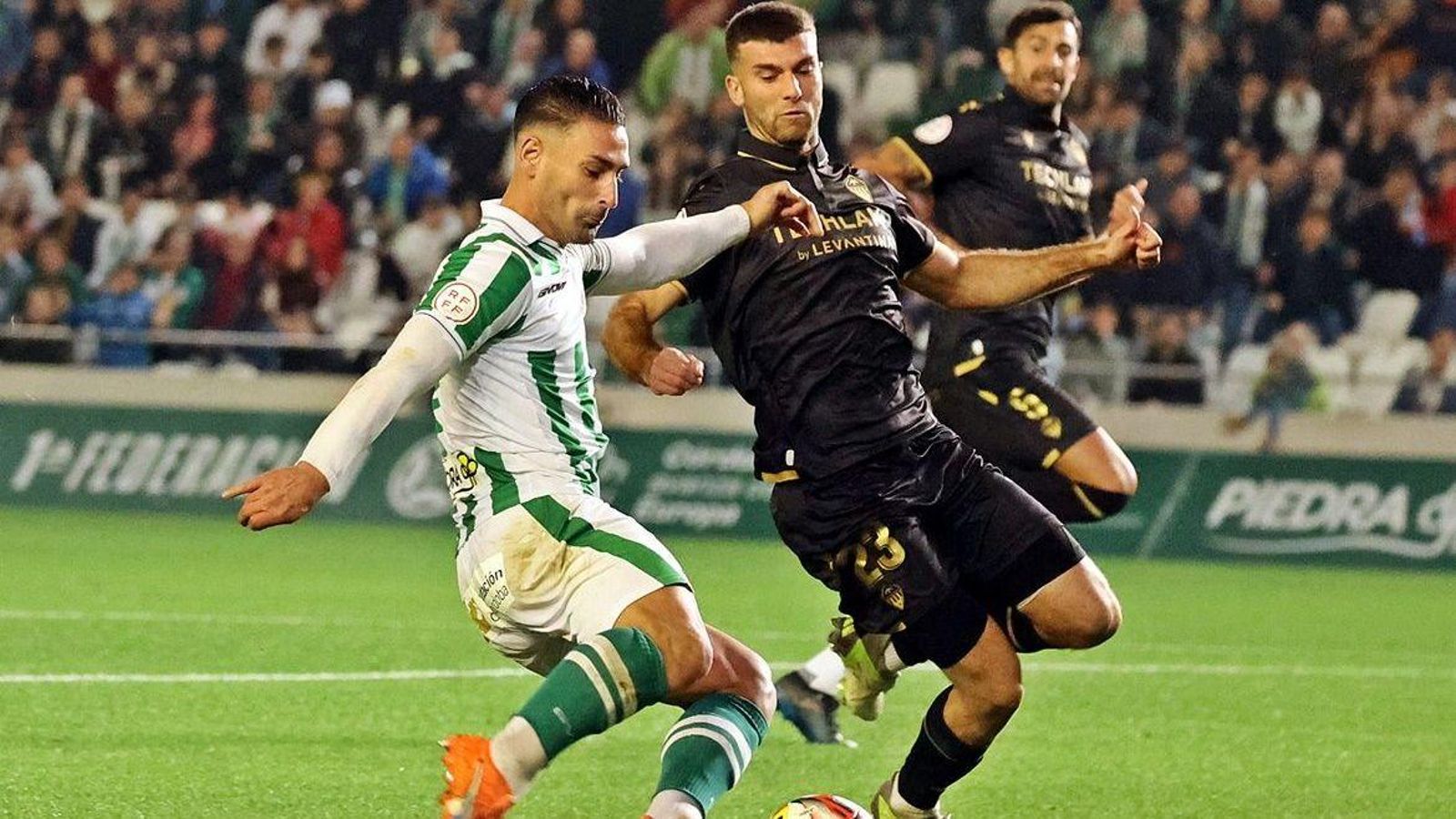 Calavera, en una acció del partit Calavera, en una acció del partit