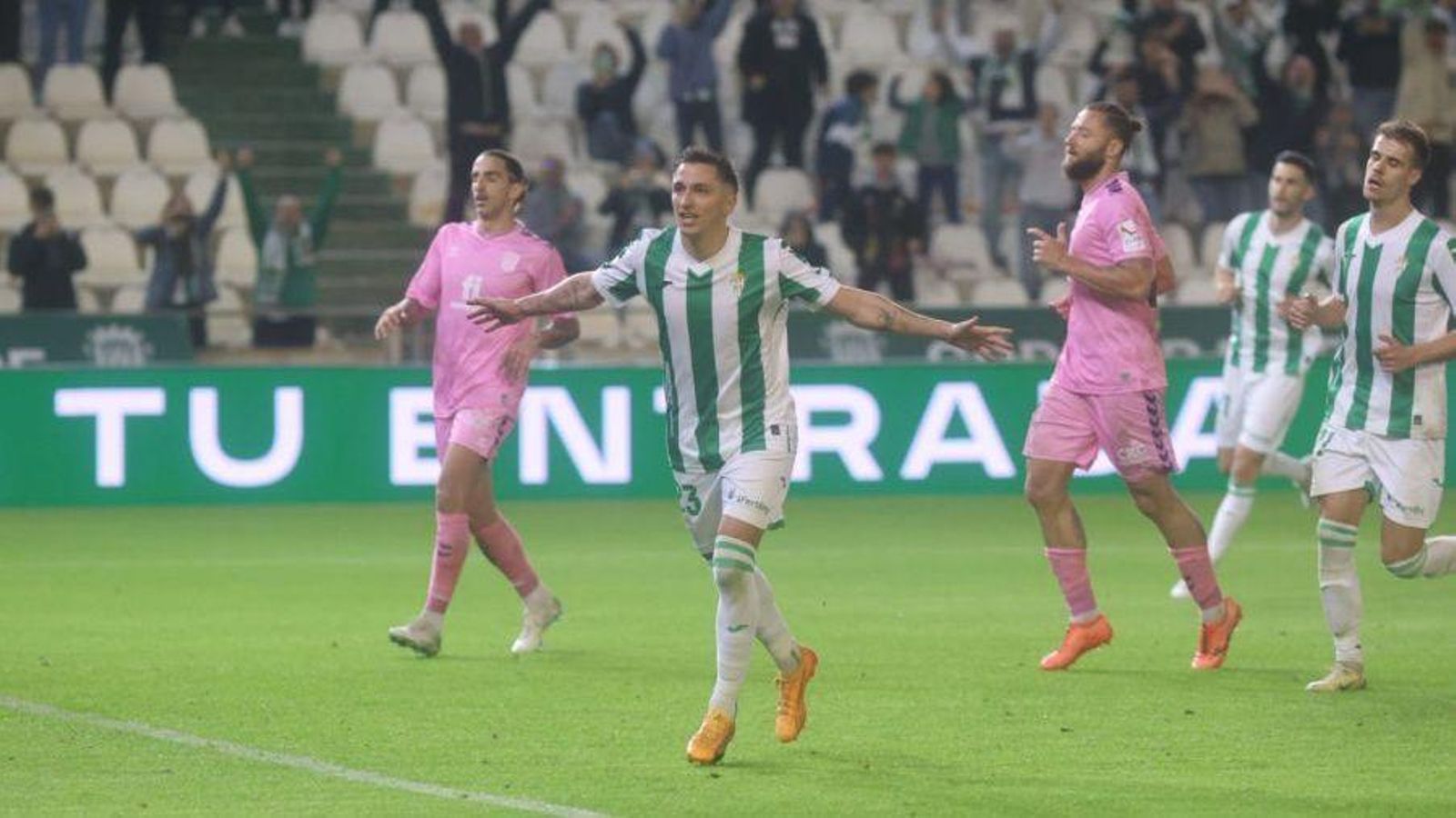 Carracedo celebra el segon gol local Carracedo celebra el segon gol local