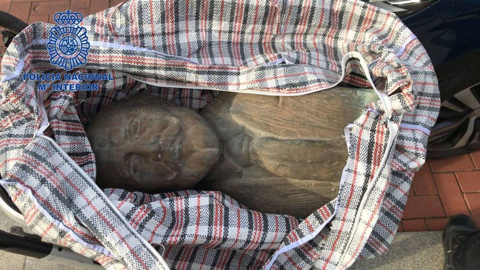 Escultura recuperada pels agents