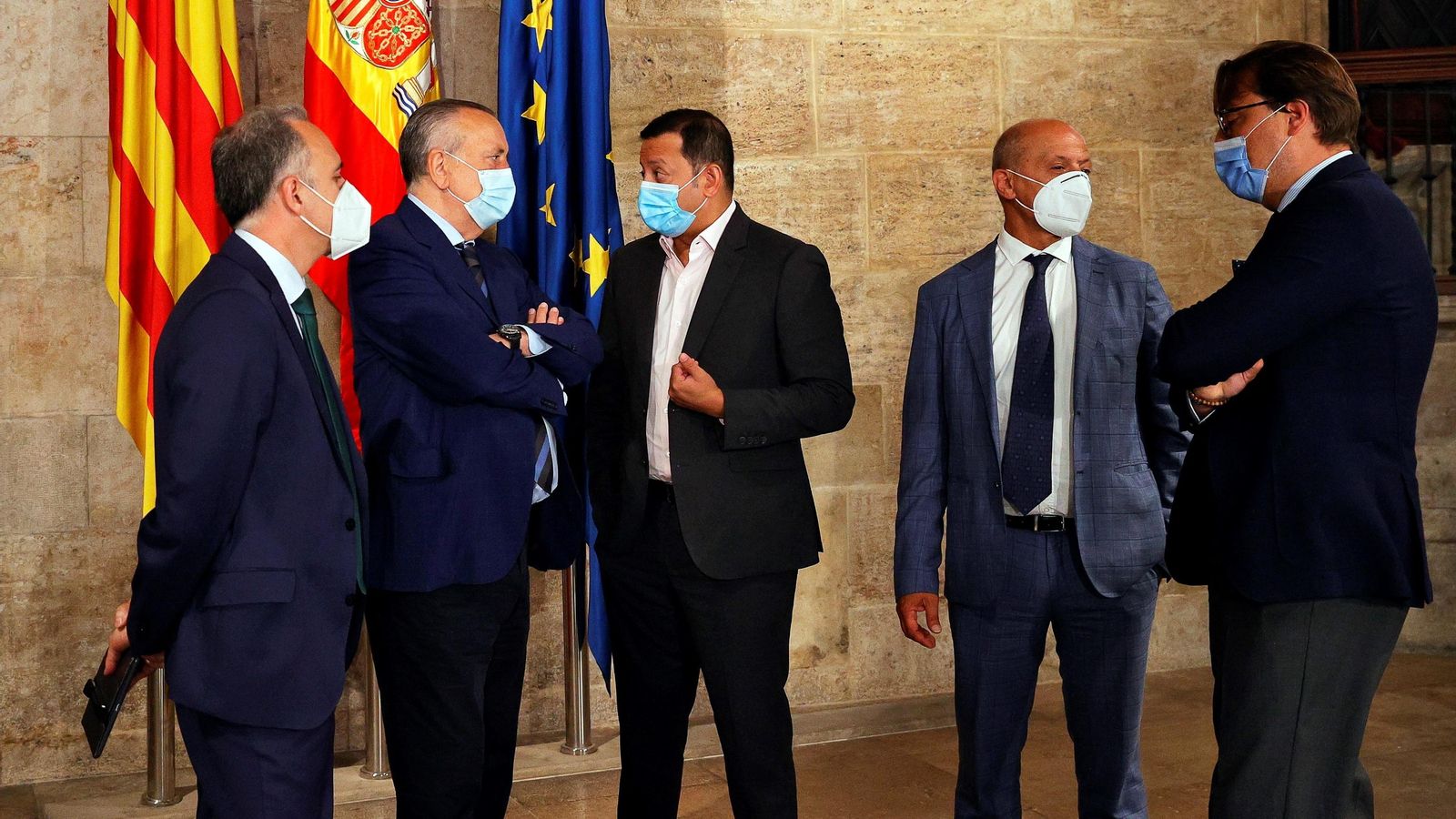 Imatge d'arxiu d'una reunió dels principals clubs esportius valencians a la Generalitat Valenciana.