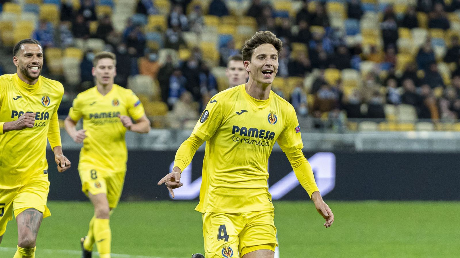 Pau Torres celebra el seu gol contra el Dínamo de Kíev