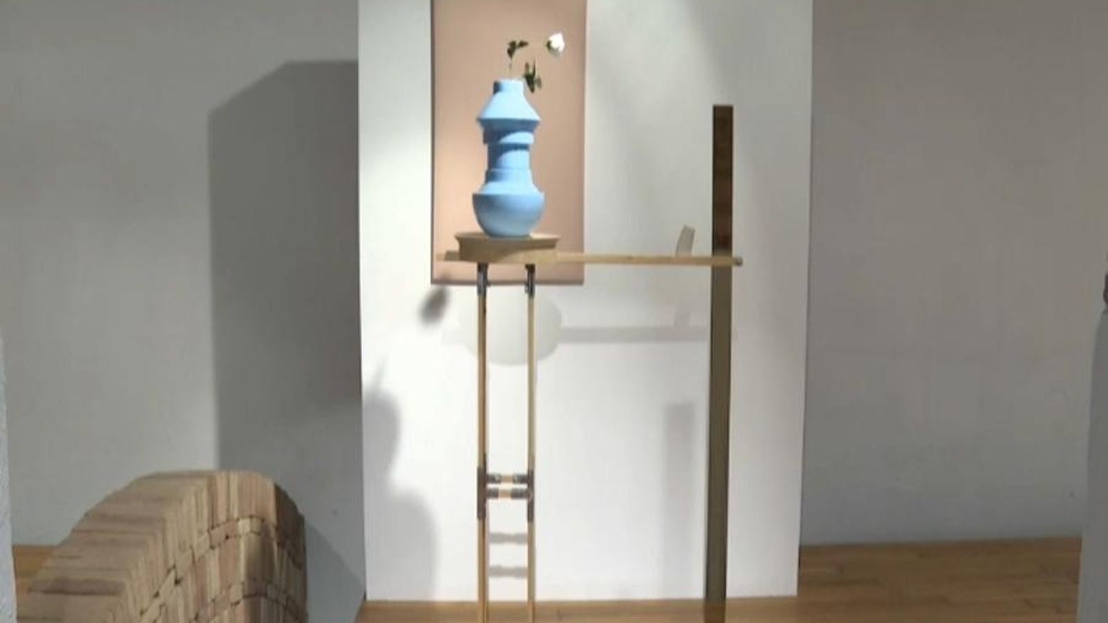 Foto de portada: Peça guanyadora de la 14 edició de la Biennal de Ceràmica de Manises