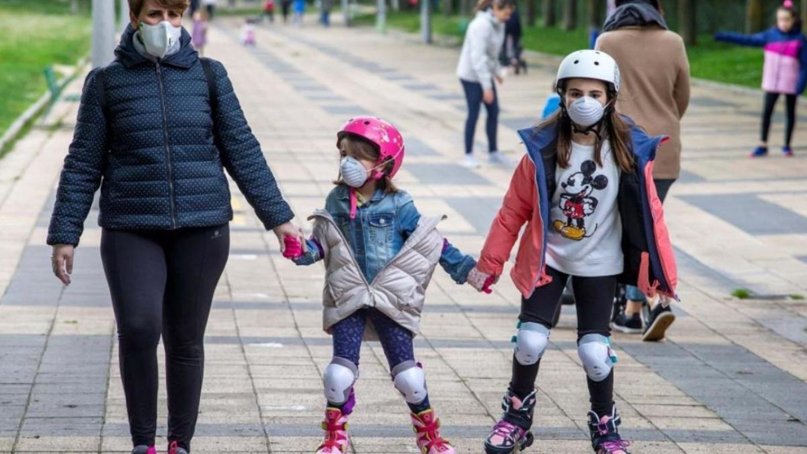 Complir l’obligació de portar les mascaretes té un cost de 110 euros al mes per a una família