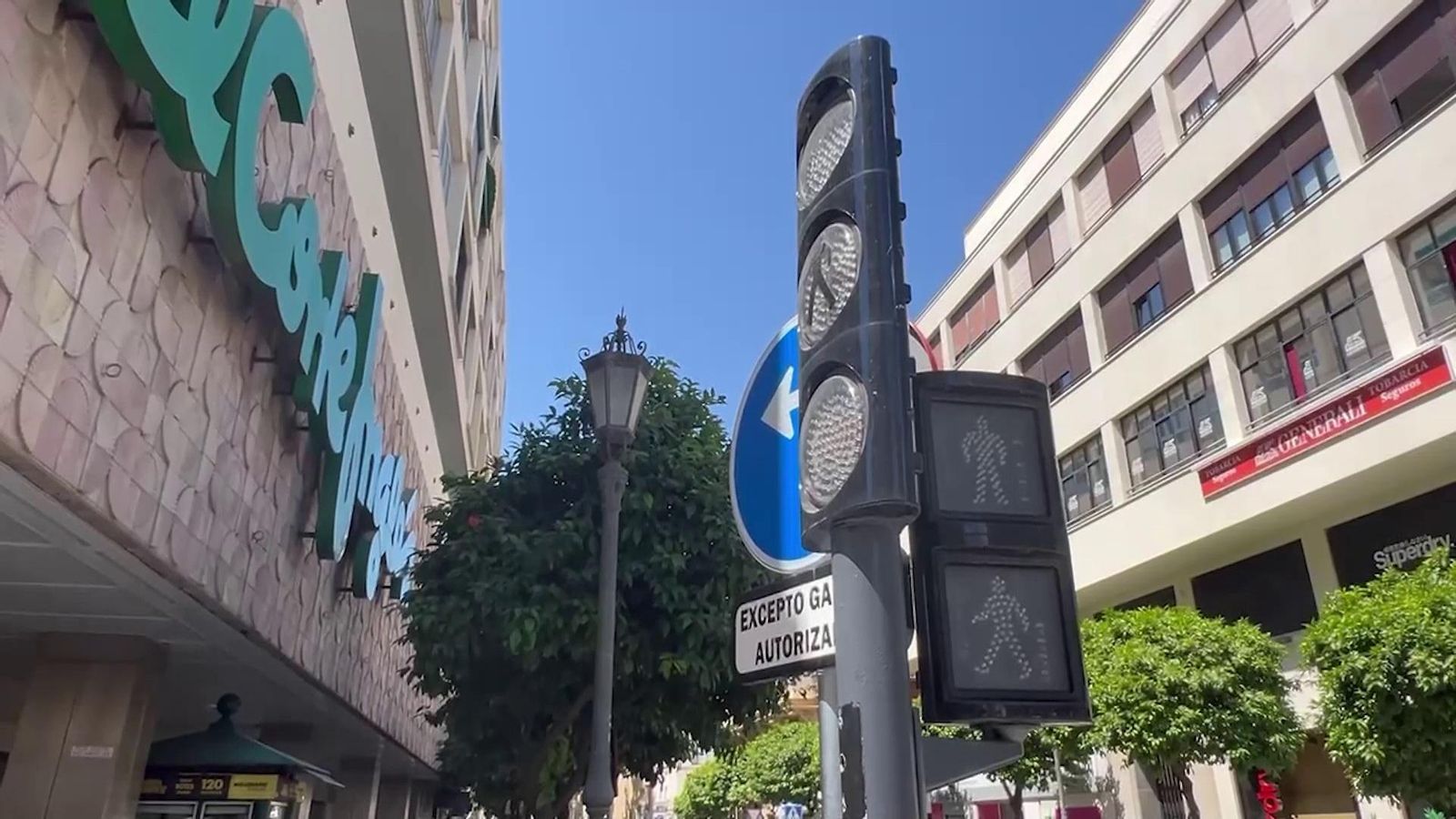 Un semàfor apagat, este dilluns