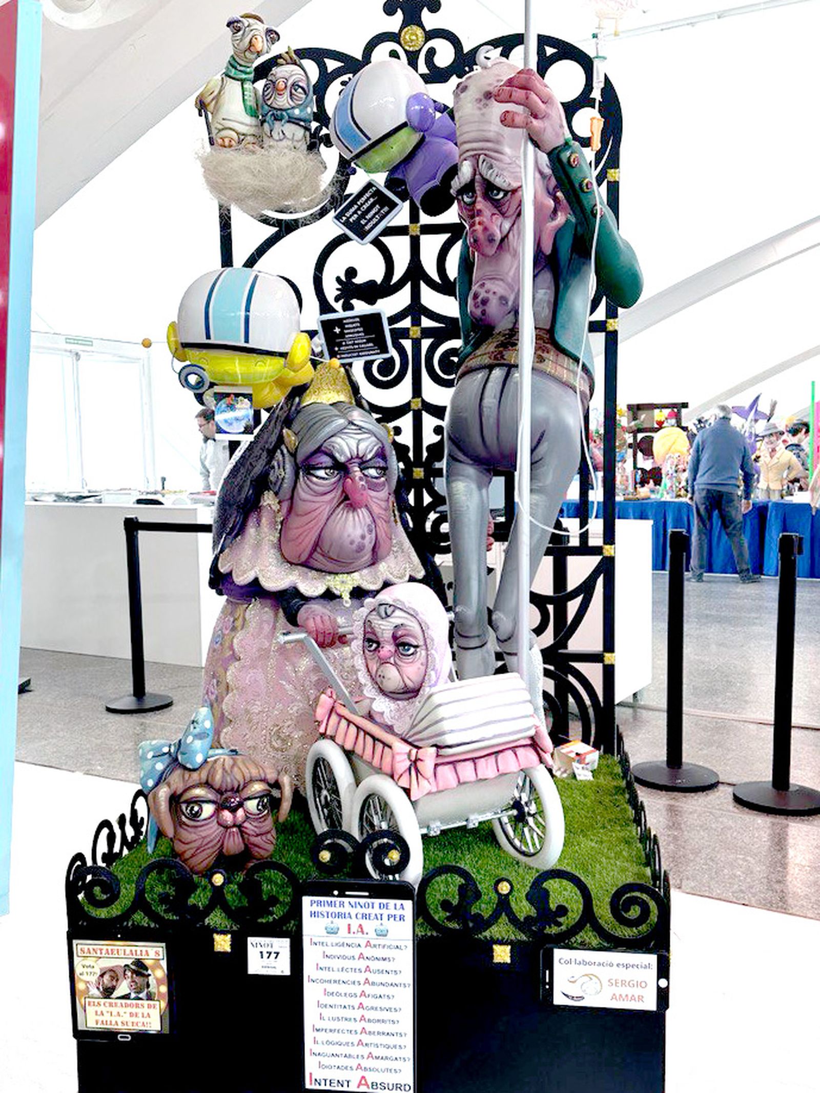 El ninot de Sueca - Literat Azorín rep el premi d'enginy i gràcia de la secció especial