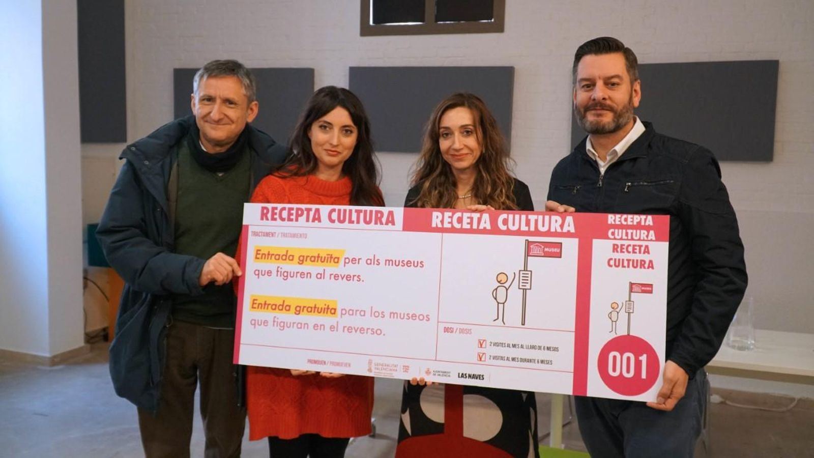 Paco Cabañés, del Museu d'Etnologia, i Ana Valls, de Bombas Gens Centre d'Art, amb Isaura Navarro i Carlos Galiana