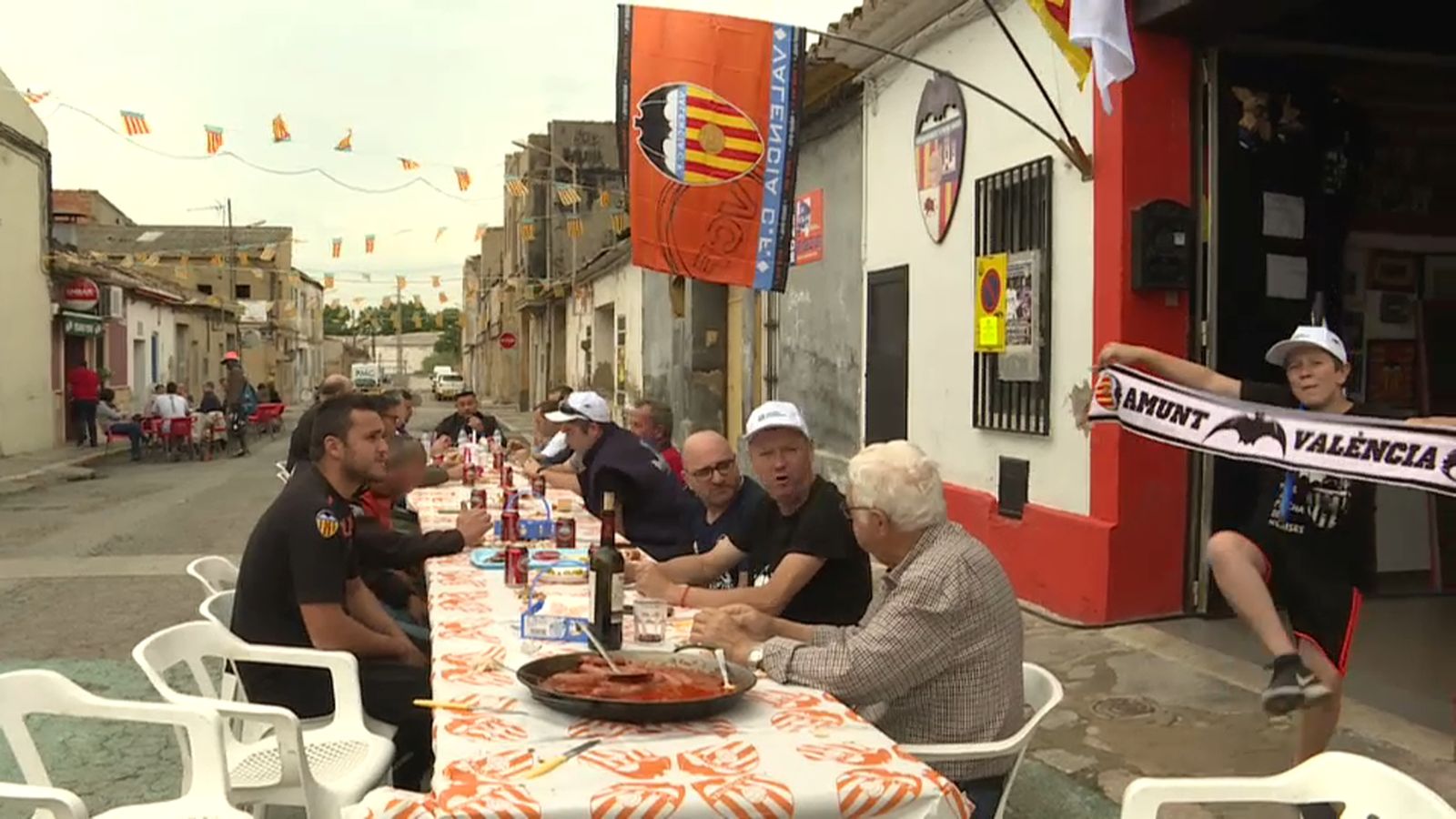VÍDEO |  Expectació en les penyes valencianistes per la Copa del Rei