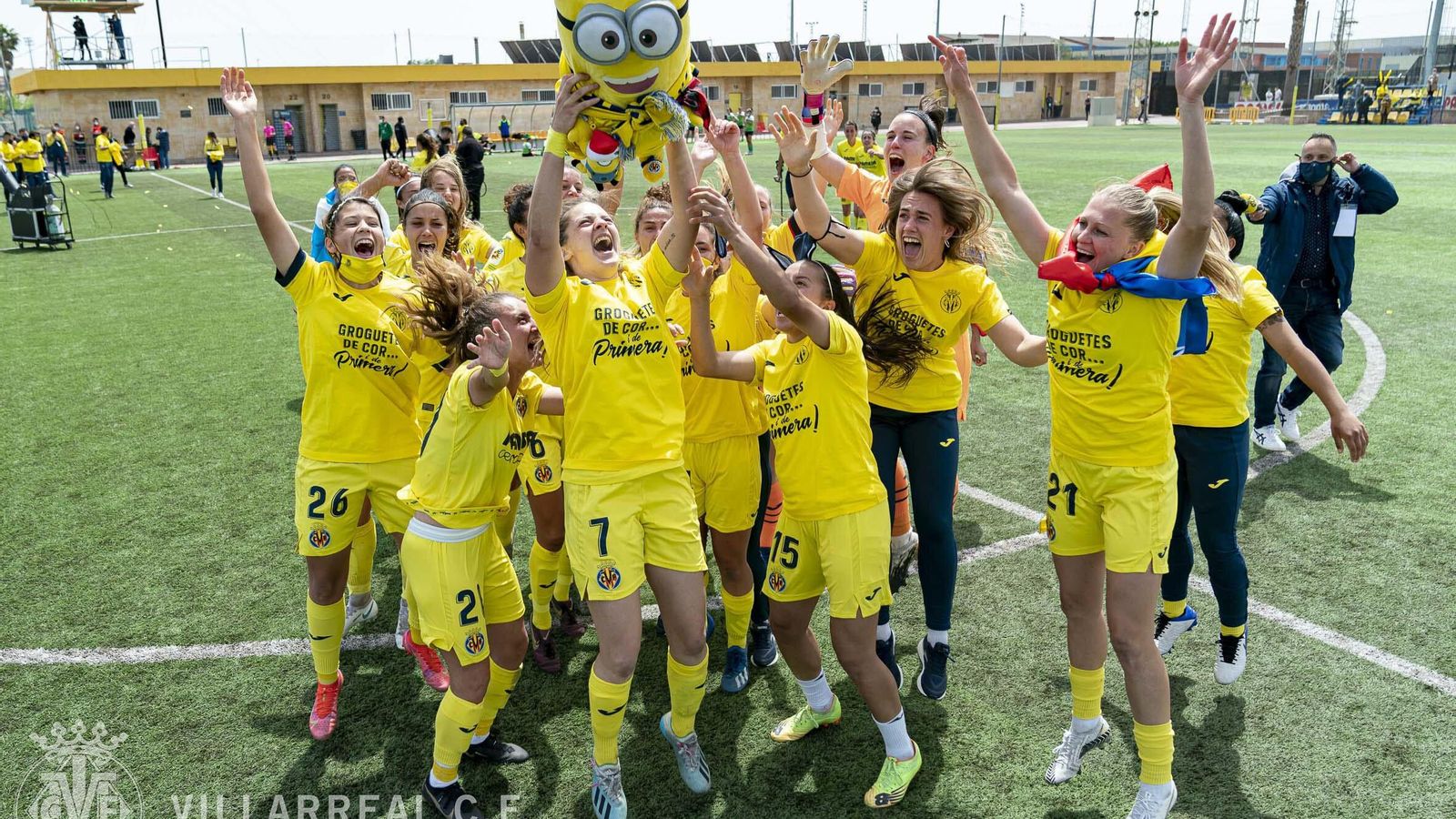 Les jugadores groguetes celebren l'ascens