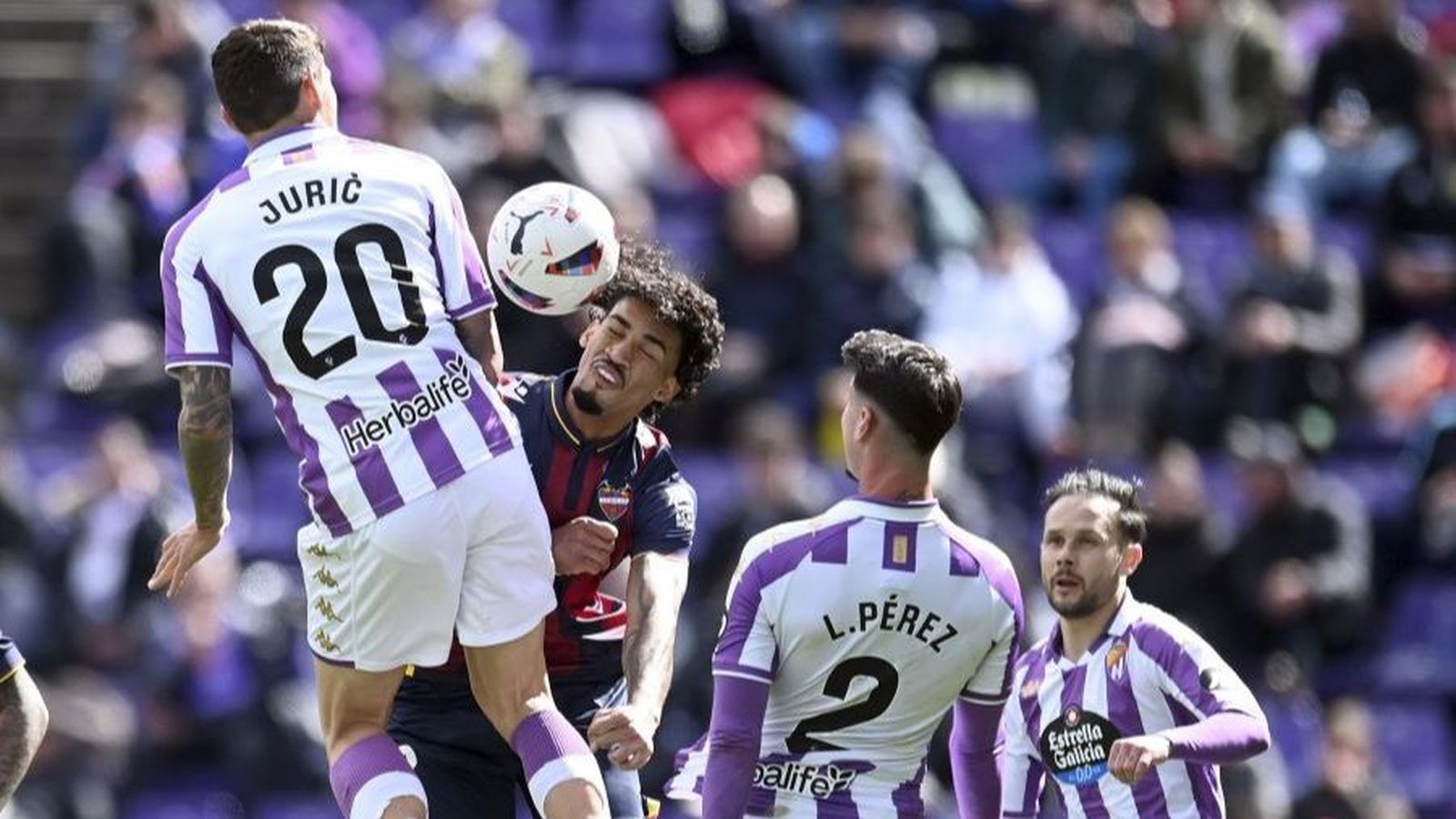 Fabrício, en una acció del partit