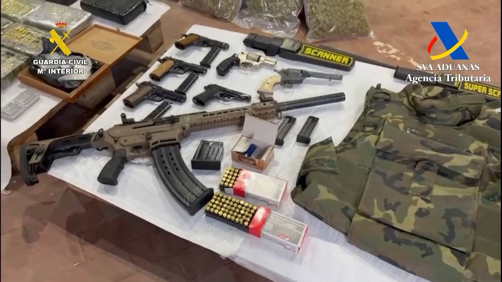 Material confiscat en diversos registres