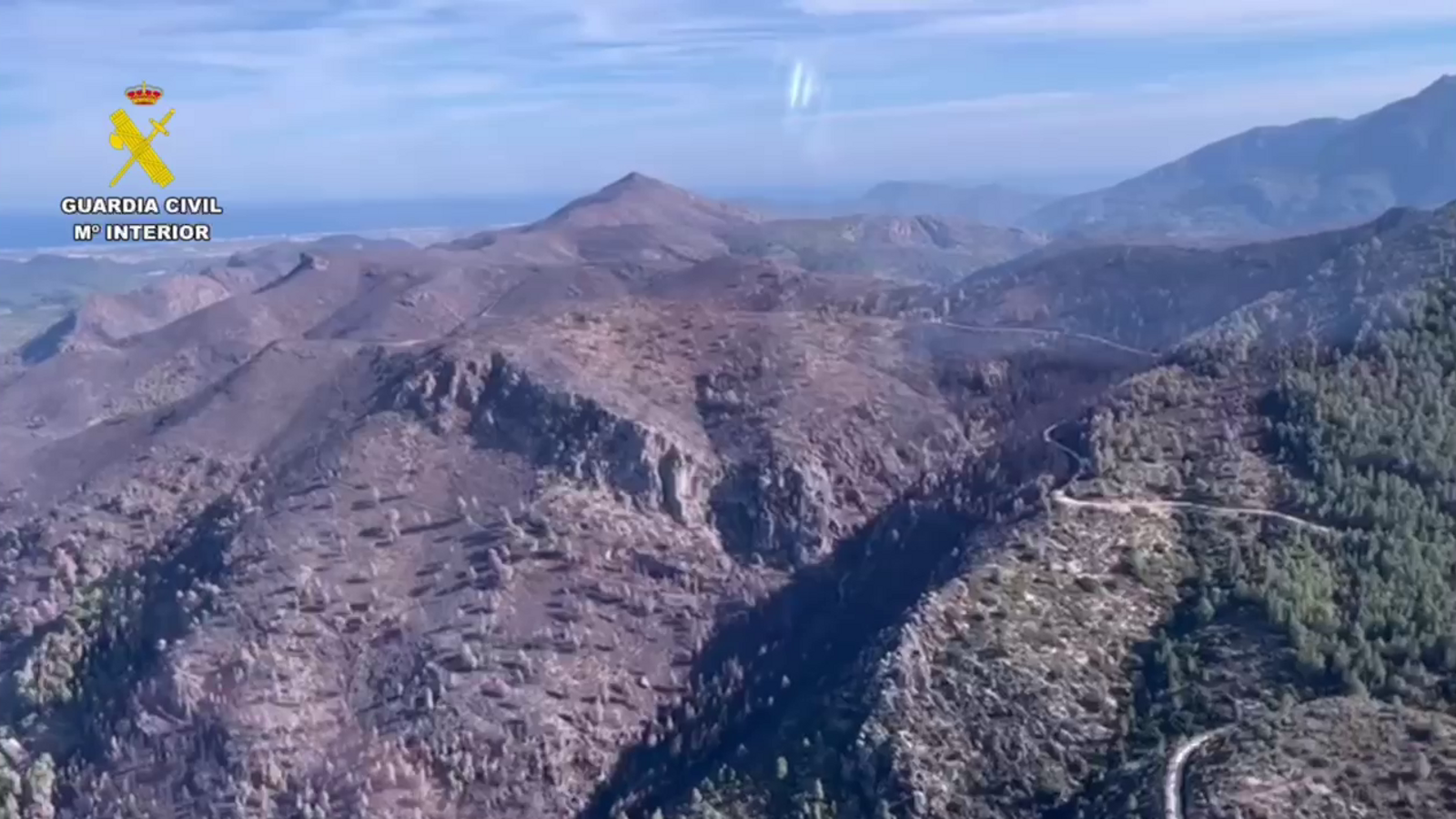Video amn imatges aèries de la superfície cremada en l'incendi de Montitxelvo gravades des de l'helicòpter de la Guàrdia Civil