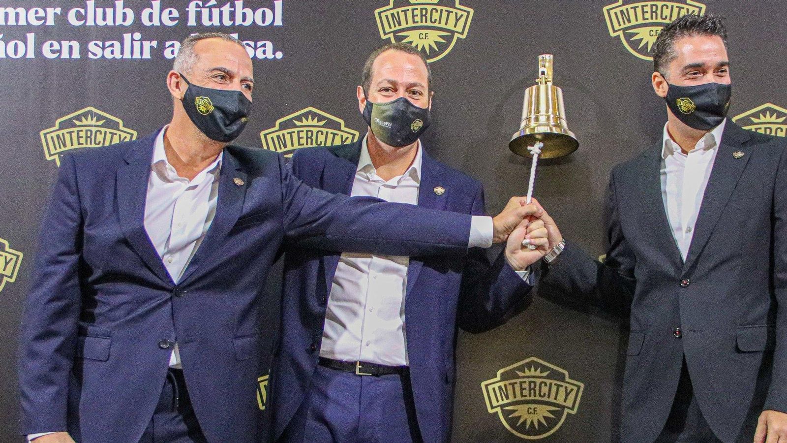 L'acte d'incorporació del club al mercat de valors que ha tingut lloc aquest divendres L'acte d'incorporació del club al mercat de valors que ha tingut lloc aquest divendres