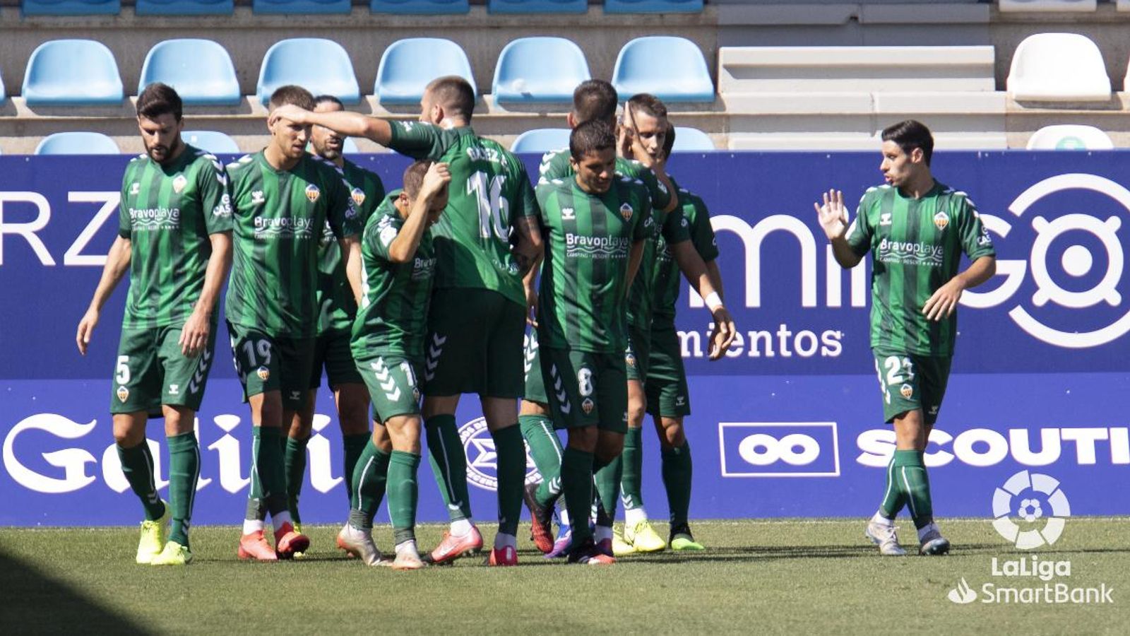 Els jugadors del Castelló celebren el primer gol