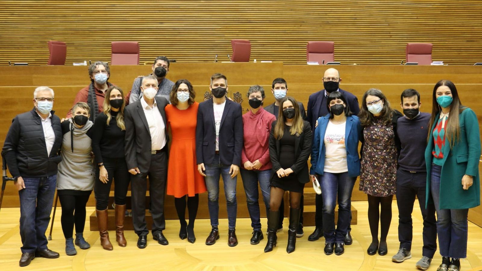 Foto de família del grup parlamentari de Compromís a les Corts