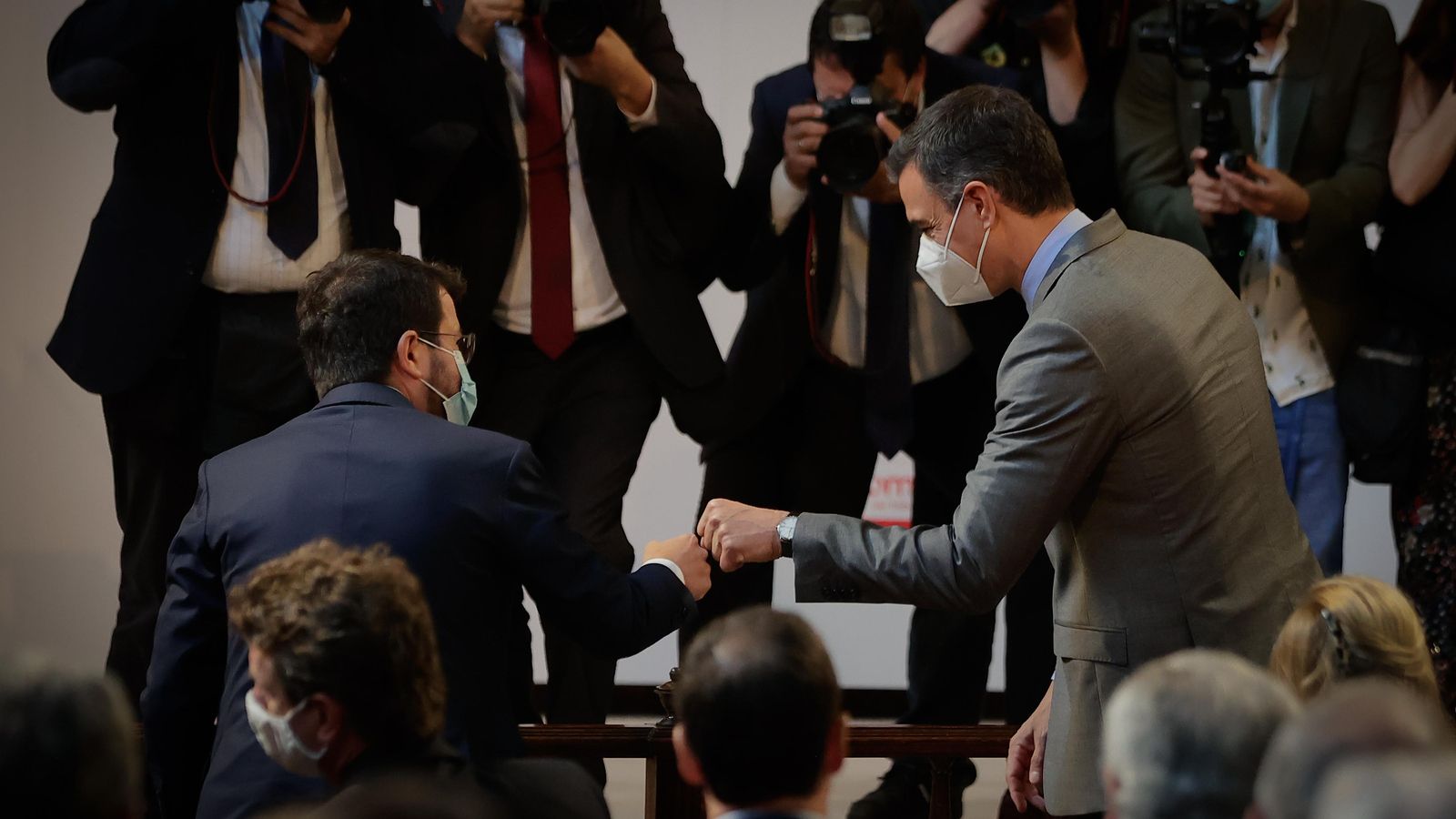 Sánchez i Aragonés se saluden durant un acte a Barcelona el passat 7 de juny