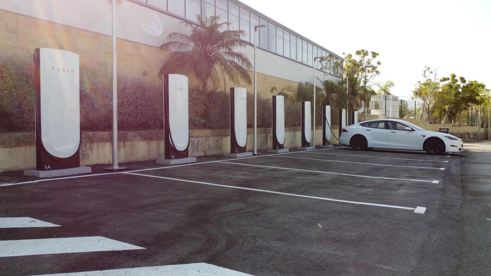 Una de les estacions de càrrega de vehicles de la companyia (arxiu)