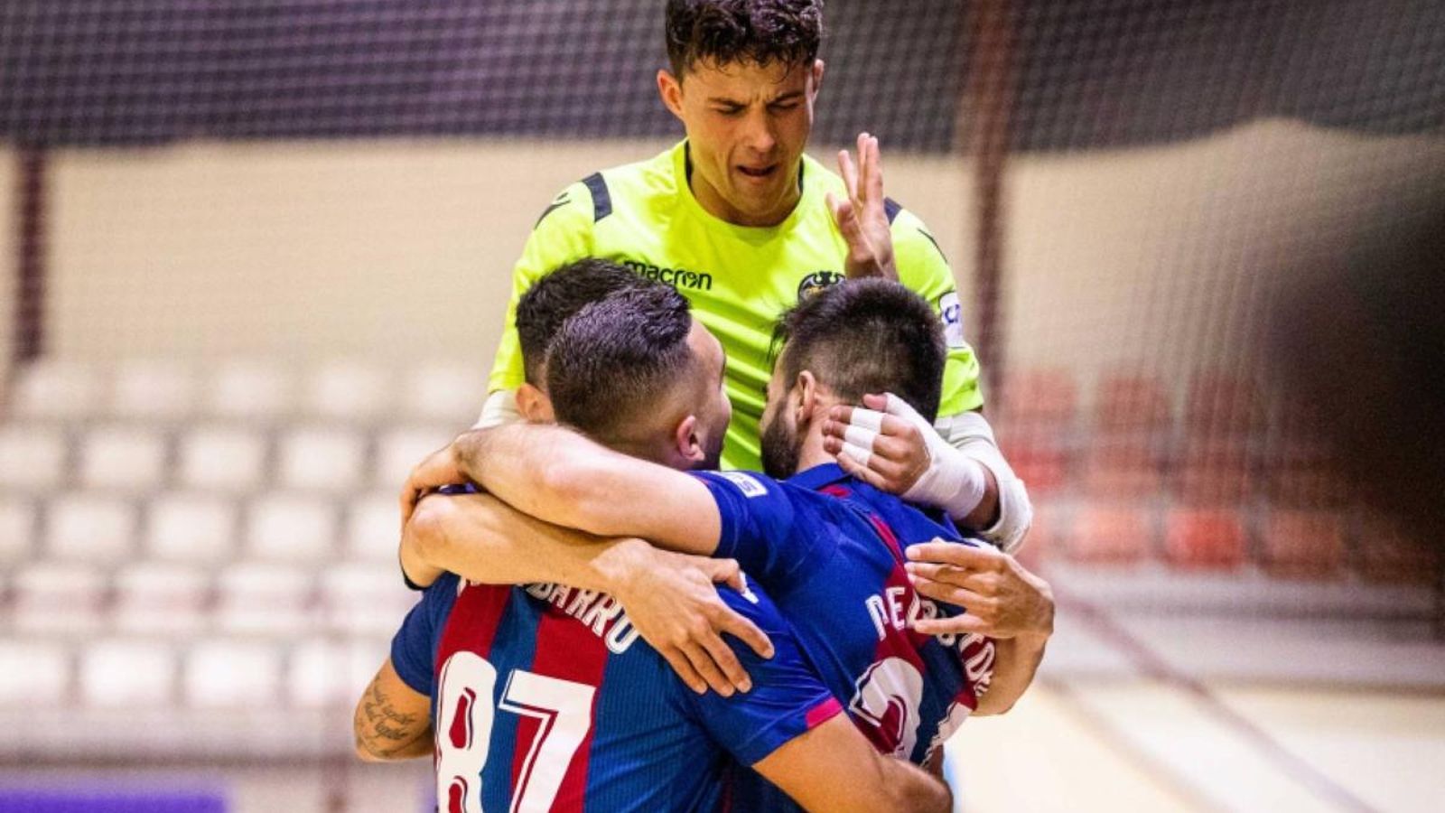 Els jugadors celebren la històrica classificació