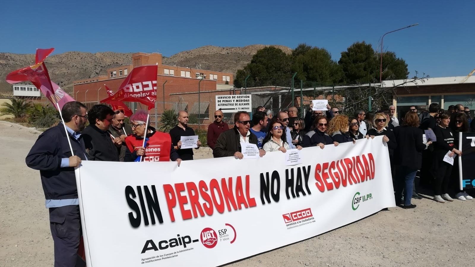 Protesta per l\'obertura de la Unitat de Mares de Fontcalent \'\'sense dotar-la del personal necessari\'\'