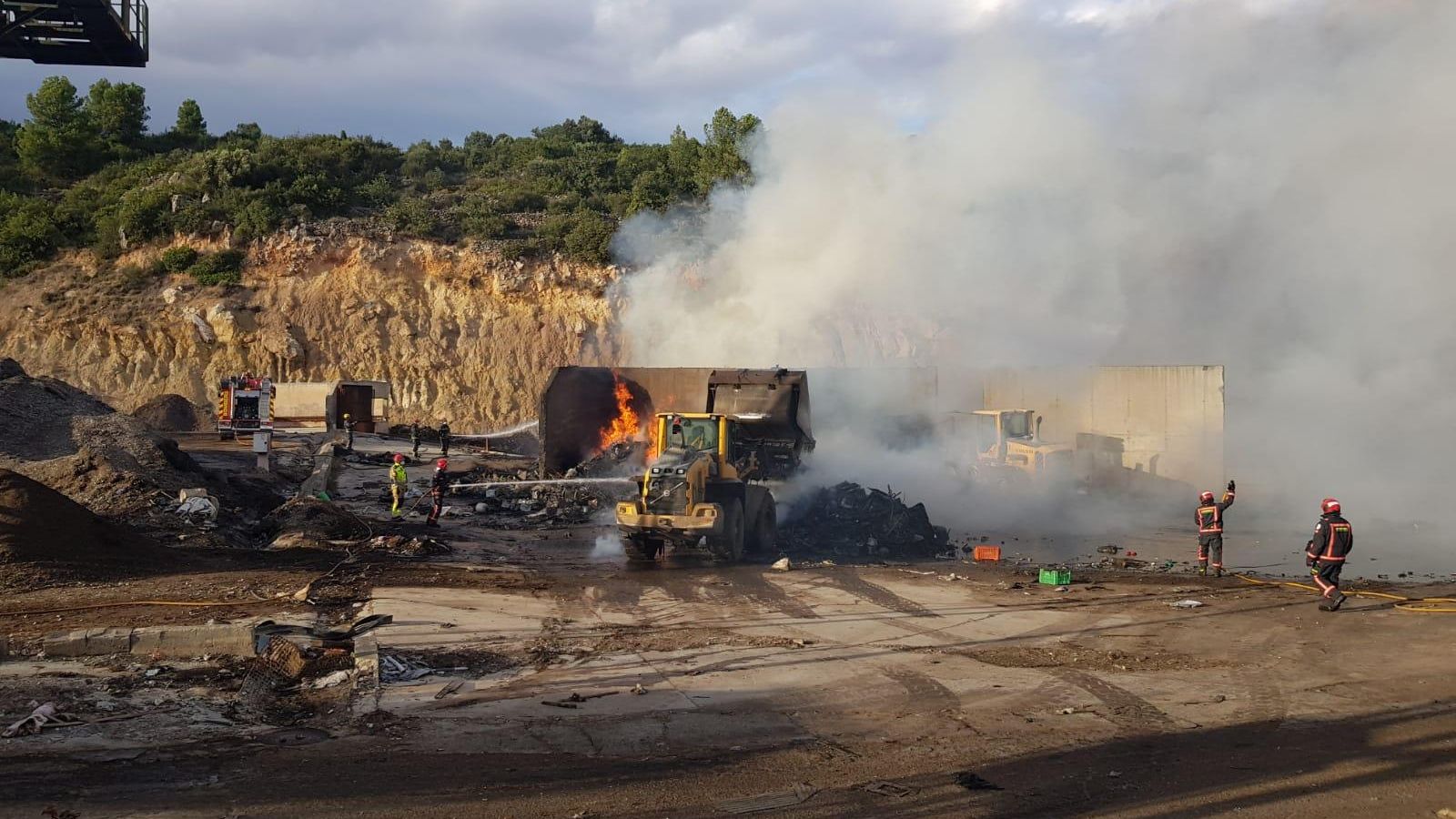 Incendi a la planta de Reciplasa d'Onda (Plana Baixa)