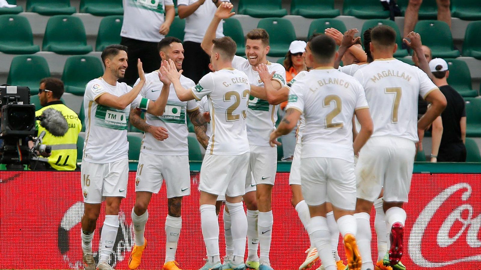 Els jugadors de l'Elx celebren un gol