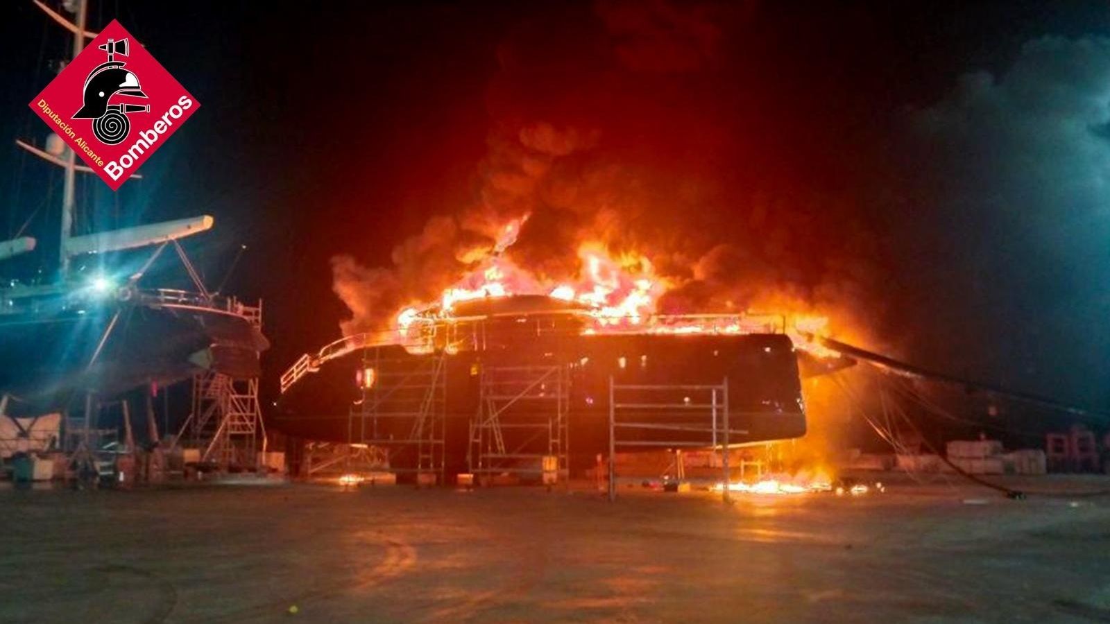 Incendi del catamarà a Dénia