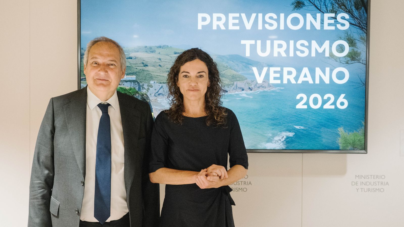 El ministre d'Indústria i Turisme, Jordi Hereu, i la secretària d'Estat de Turisme, Rosario Sánchez