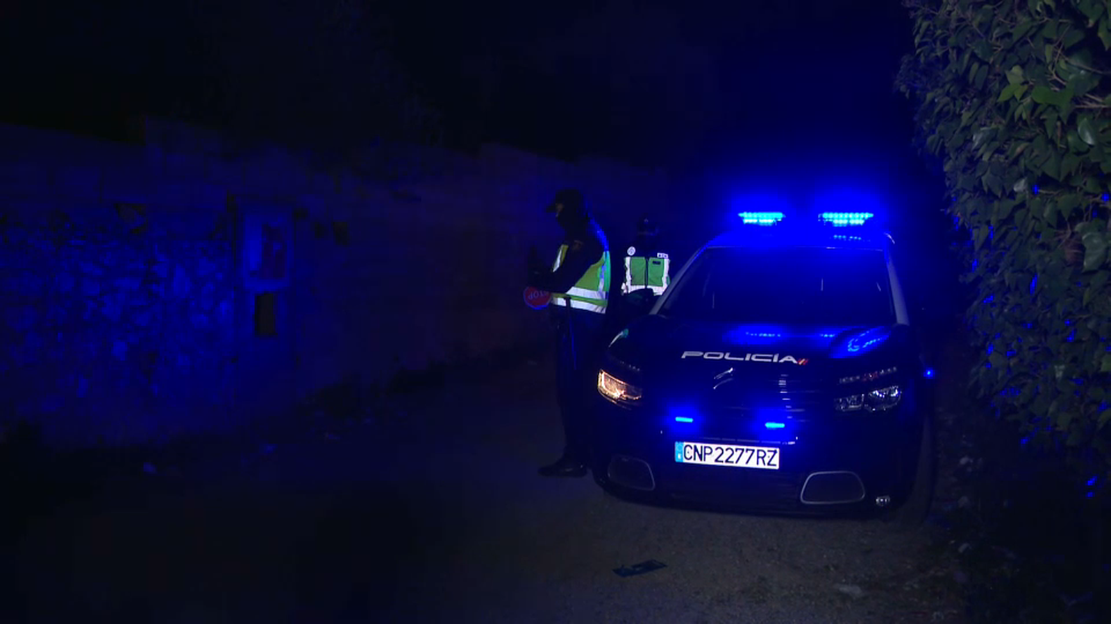 Patrulla de la policia al lloc dels fets