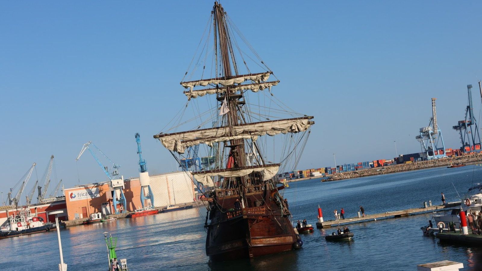 Una de les tretze embarcacions històriques que estaran este cap de setmana en Castelló de la Plana atracades