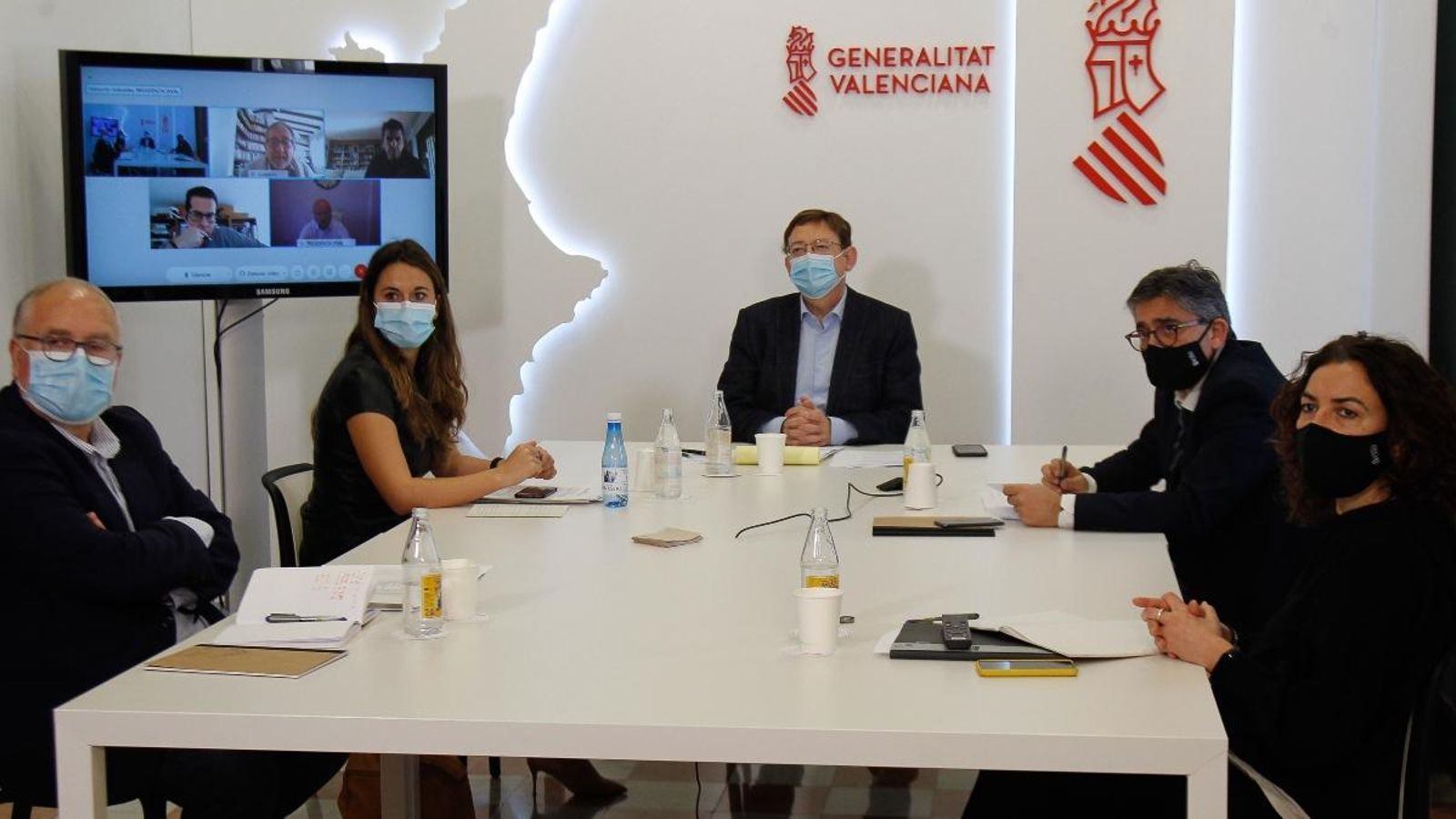 El president de la Generalitat, Ximo Puig, durant la reunió per a abordar les ajudes del Pla Resistir