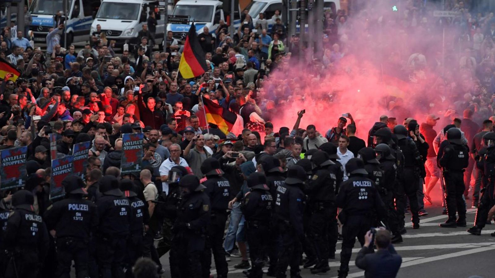 La marxa ultradretana va convocar entre mil i dues mil persones