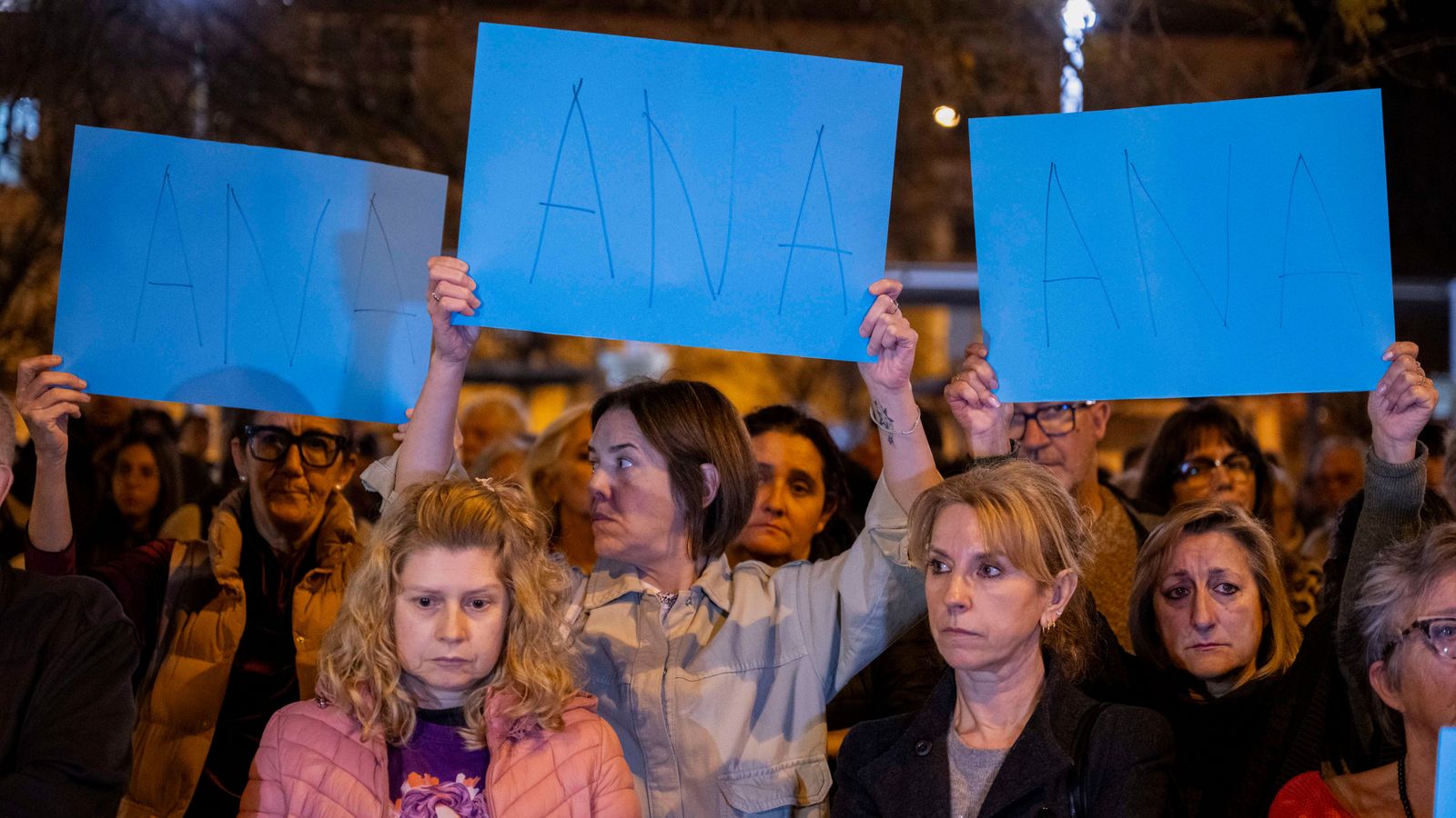 Concentració a les portes del centre de salut de Benicàssim, on treballava Ana