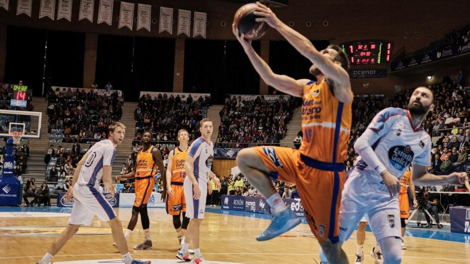 Relliscada taronja a la canxa de l\'Obradoiro