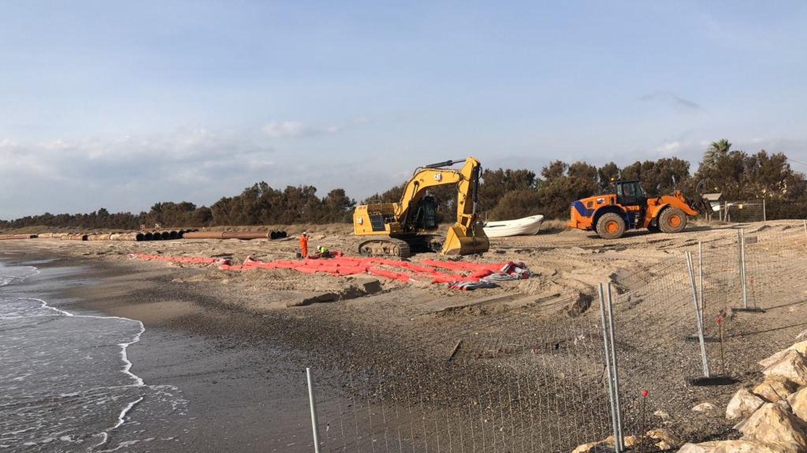 Obres de regeneració de la platja de l’Arbre del Gos, a València